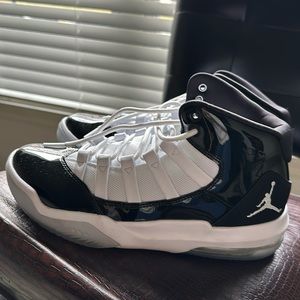 Jordan Max Aura black & white